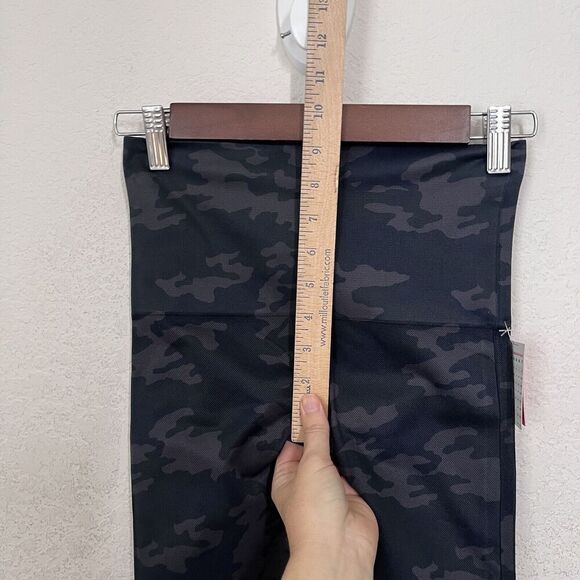 NWT SPANX Look At Me Now Bike  Shorts Camo Size M Gray High Waist Tummy Control - Picture 3 of 6